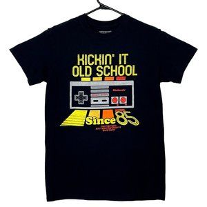 Nintendo Mens S‎ KICKIN IT OLD SCHOOL Since 85 NES Controller Retro T Shirt